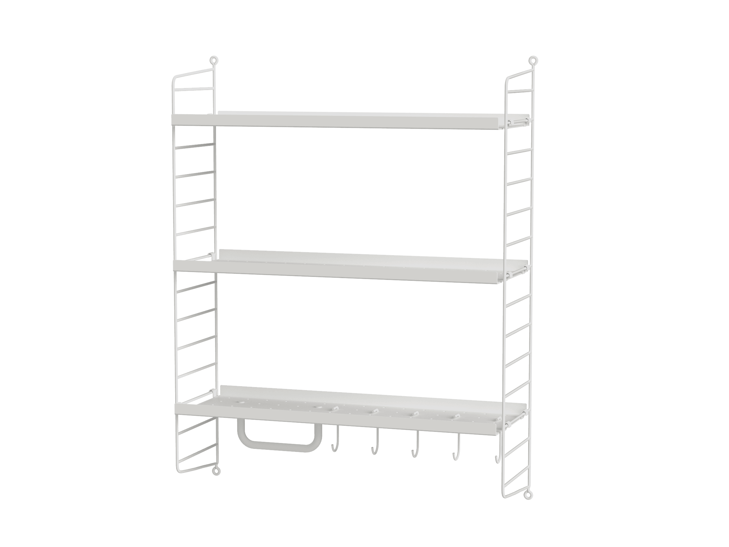 För mindre badrum. har vi en väggmonterad 20 cm djupt och 75 cm högt hyllsystem. Den har tre hyllplan och tillsatt stång och krokar för ökad förvaring.