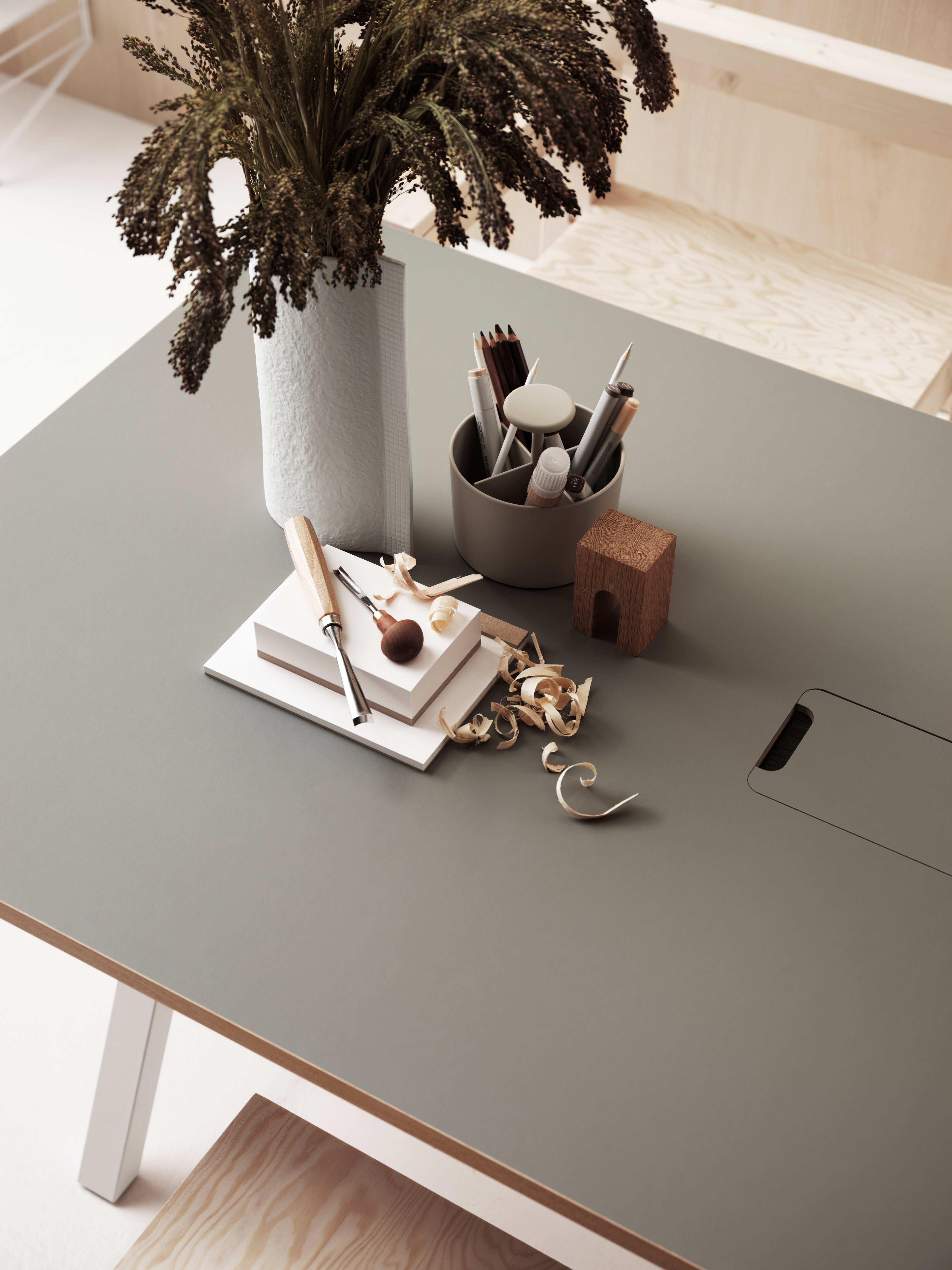 inspiration-works-workspace-light-grey-linoleum-upclose-2